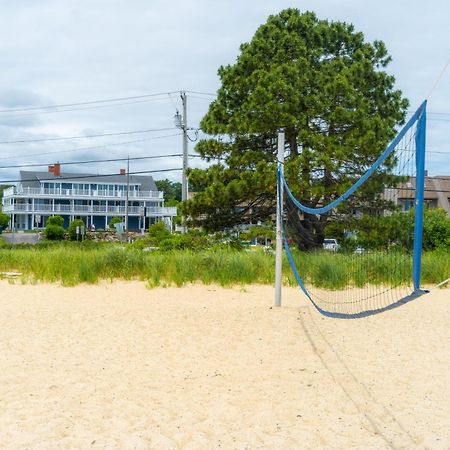 935 Ocean, A Beachside Inn ハンプトン エクステリア 写真
