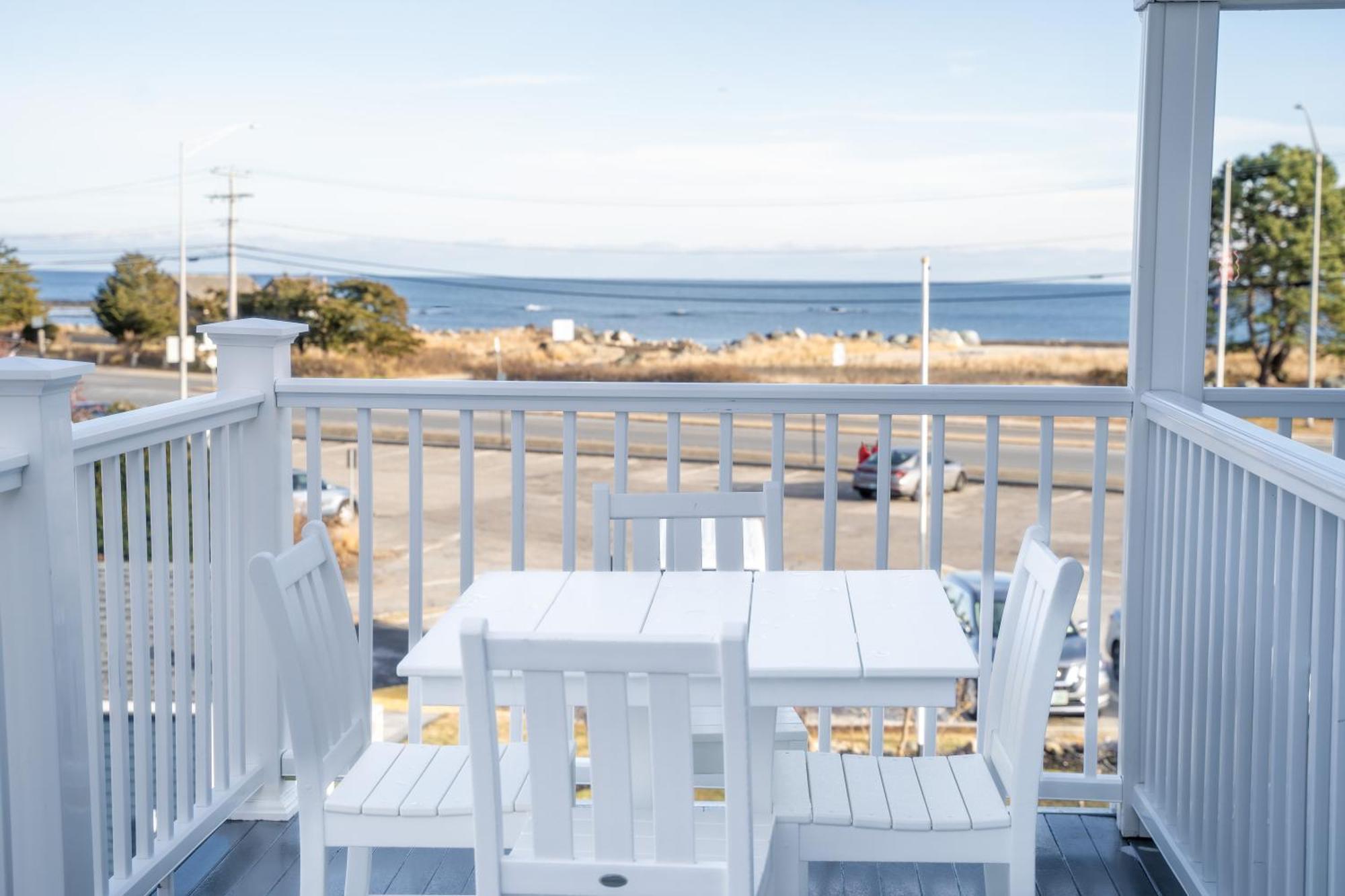 935 Ocean, A Beachside Inn ハンプトン エクステリア 写真