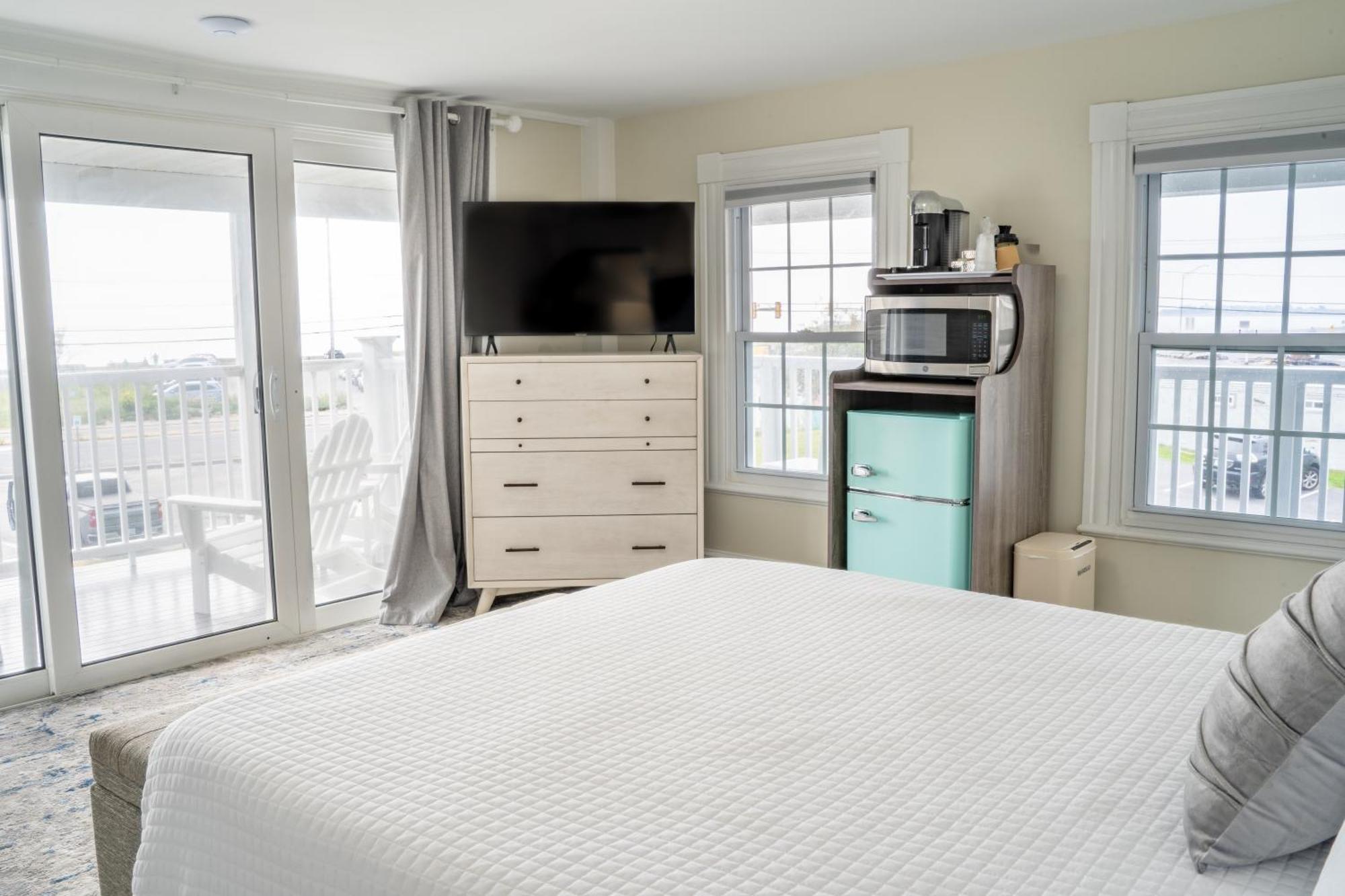 935 Ocean, A Beachside Inn ハンプトン エクステリア 写真