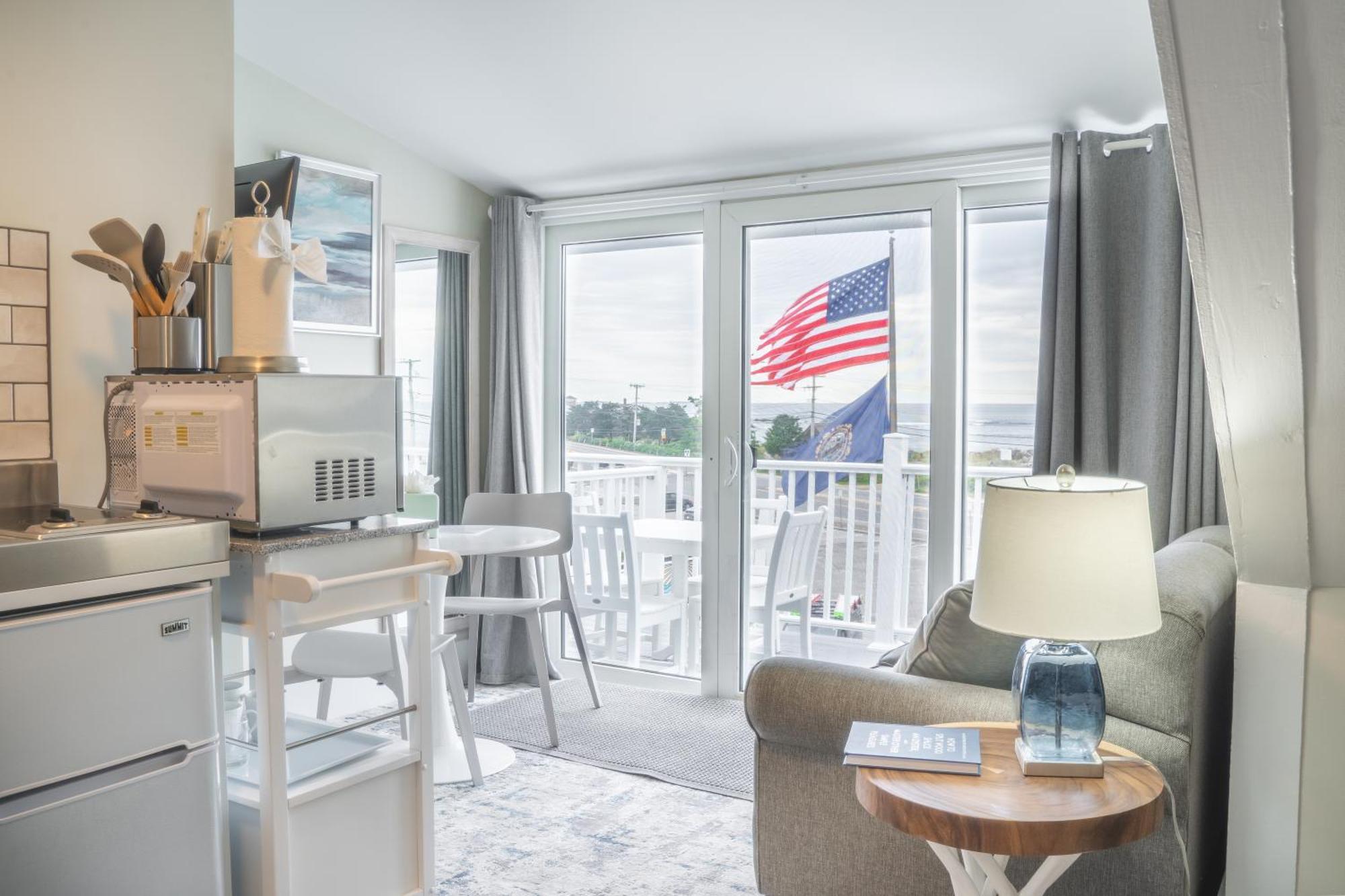 935 Ocean, A Beachside Inn ハンプトン エクステリア 写真
